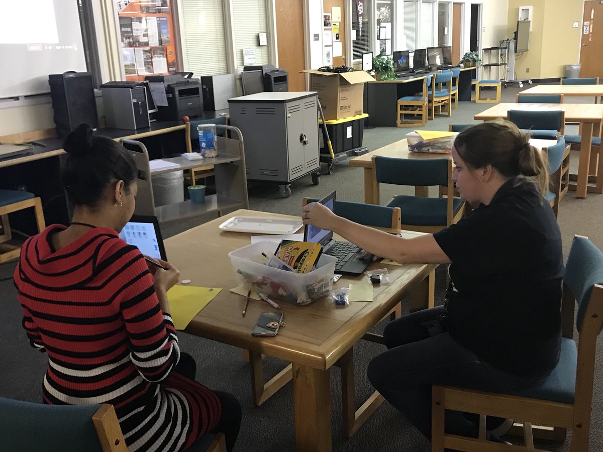 Tiger_Library's tweet photo. #stopmotionvideo in action! #teachersarelearners #earlymorningPD https://t.co/Et8Dy7lSui