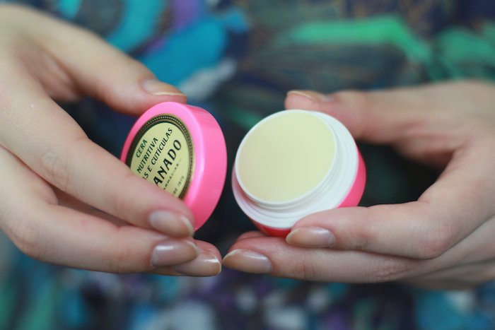 Quem não vive sem a sua Cera Nutritiva Unhas e Cutículas? Ela hidrata e fortalece unhas quebradiças e cutículas ressecadas, proporcionando brilho e um belo aspecto às unhas. Conta para gente a sua experiência! https://t.co/UQMHsDTtbP