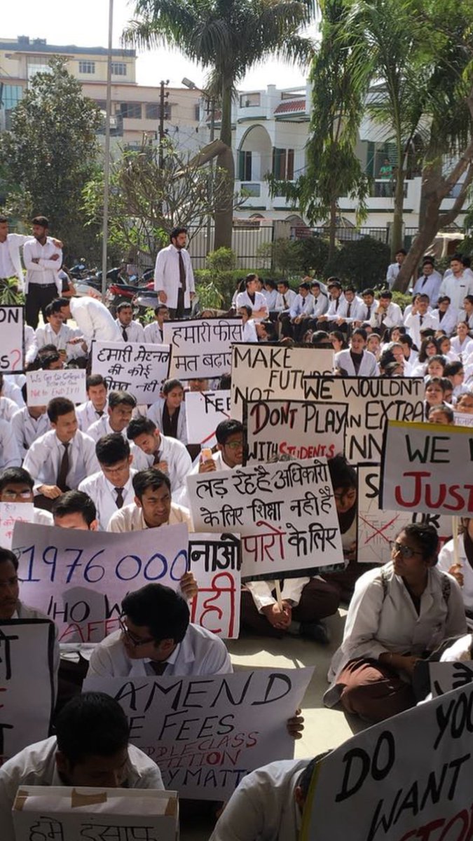 Kaura13Tushi's tweet photo. #doctorsnotbanks @PMOIndia @aajtak @ravishndtv @sudhirchaudhary @SushmaSwaraj @CNNnews18 @arunjaitley @TOIIndiaNews @ZeeNews @htTweets ..
A strike going on since 27 march at SGRR&amp;IMS regarding horendrous fee hike by the adminstration. https://t.co/boUTWRU7vW