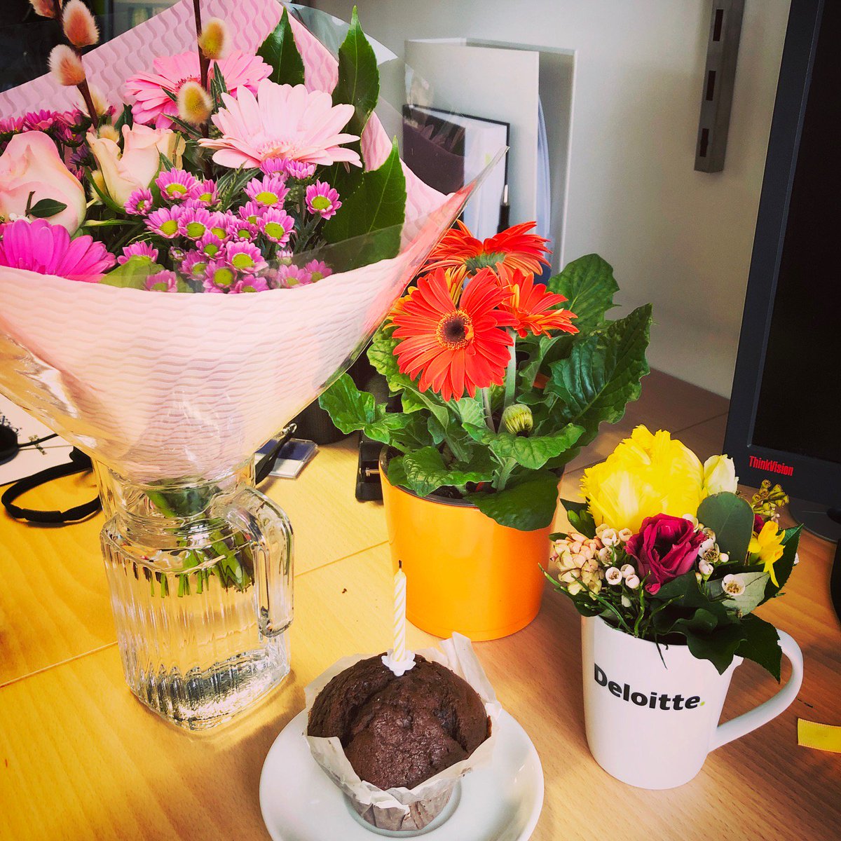 JWestermeir's tweet photo. Bei so einer schönen Begrüßung geht man doch gerne am Geburtstag ins Büro #Thankful #lovely #nicecolleagues #Deloitte #birthday #Bestteam https://t.co/hs8sVzG7dN