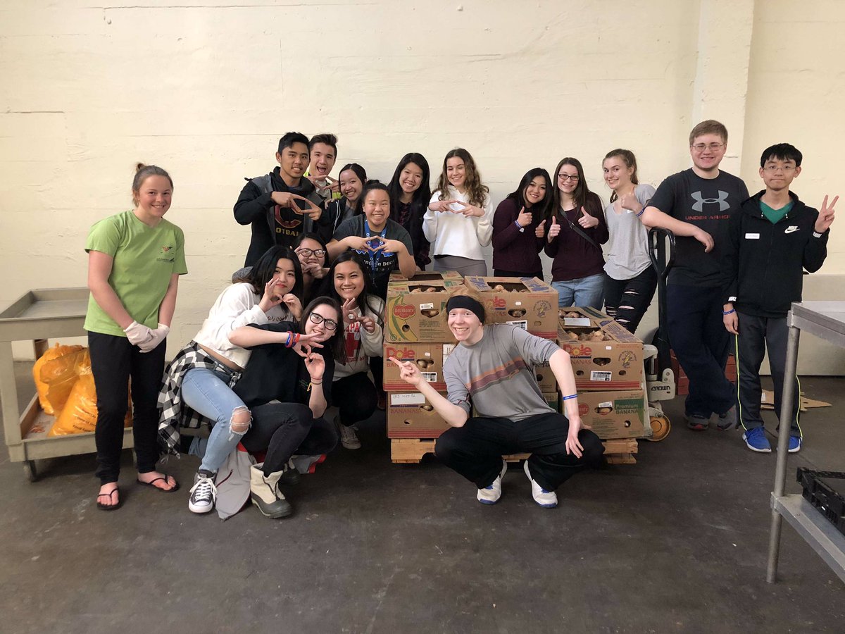 CapitalNHS's tweet photo. Last night 4 different CHS clubs volunteered at the Thurston County Food Bank! NHS one of them, great job cougars! #capitalcommunity #capitalserves https://t.co/nOgUVN33jC