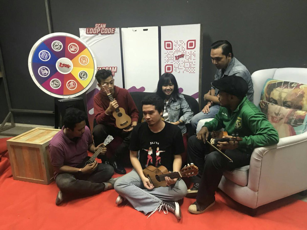 loopstationid's tweet image. Wawancara komunitas ukulele surabaya nih guys, yuk pantengin wawancara kita lamgsung dah di youtube channel loop station surabaya ya guys... #loopstationsby #loopcorner3 #Loopmusic LSH
