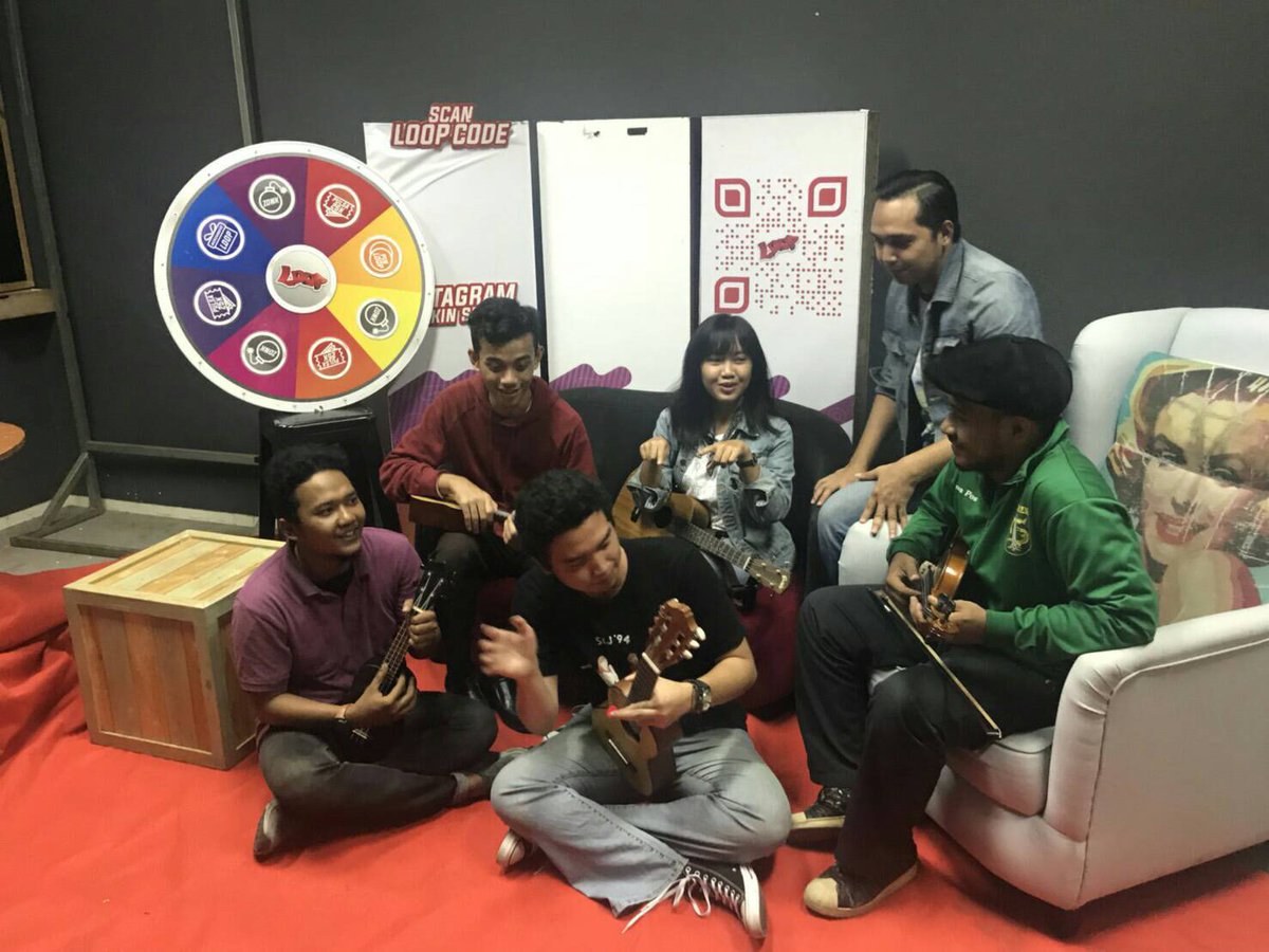 loopstationid's tweet image. Wawancara komunitas ukulele surabaya nih guys, yuk pantengin wawancara kita lamgsung dah di youtube channel loop station surabaya ya guys... #loopstationsby #loopcorner3 #Loopmusic LSH