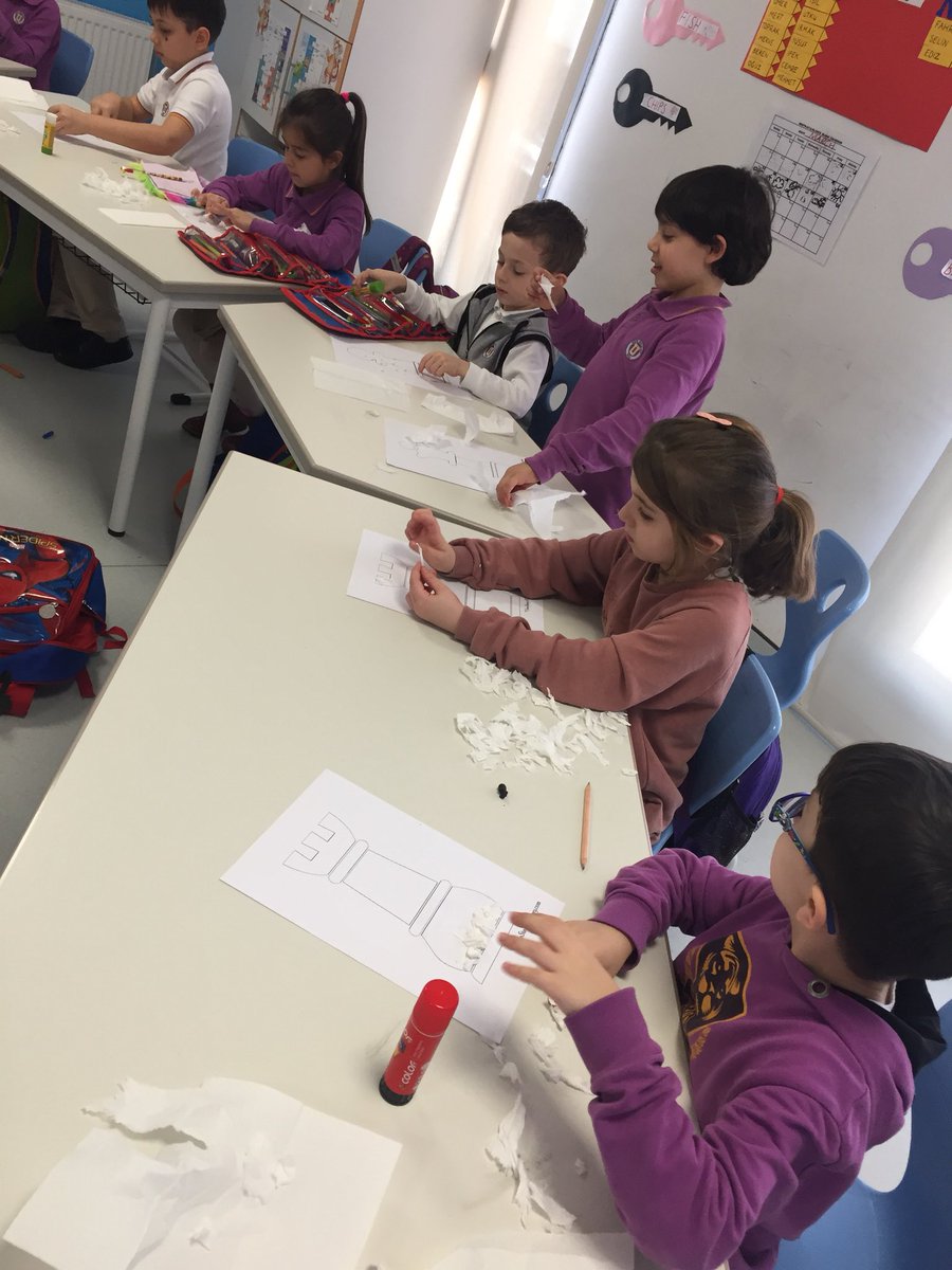 kurtkoyugureng's tweet photo. Making posters for our “Chess Alive” project with the 1st graders 🐯 https://t.co/b85uXVmucW