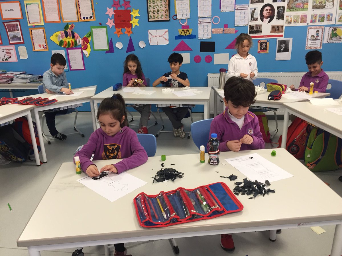 kurtkoyugureng's tweet photo. Making posters for our “Chess Alive” project with the 1st graders 🐯 https://t.co/b85uXVmucW