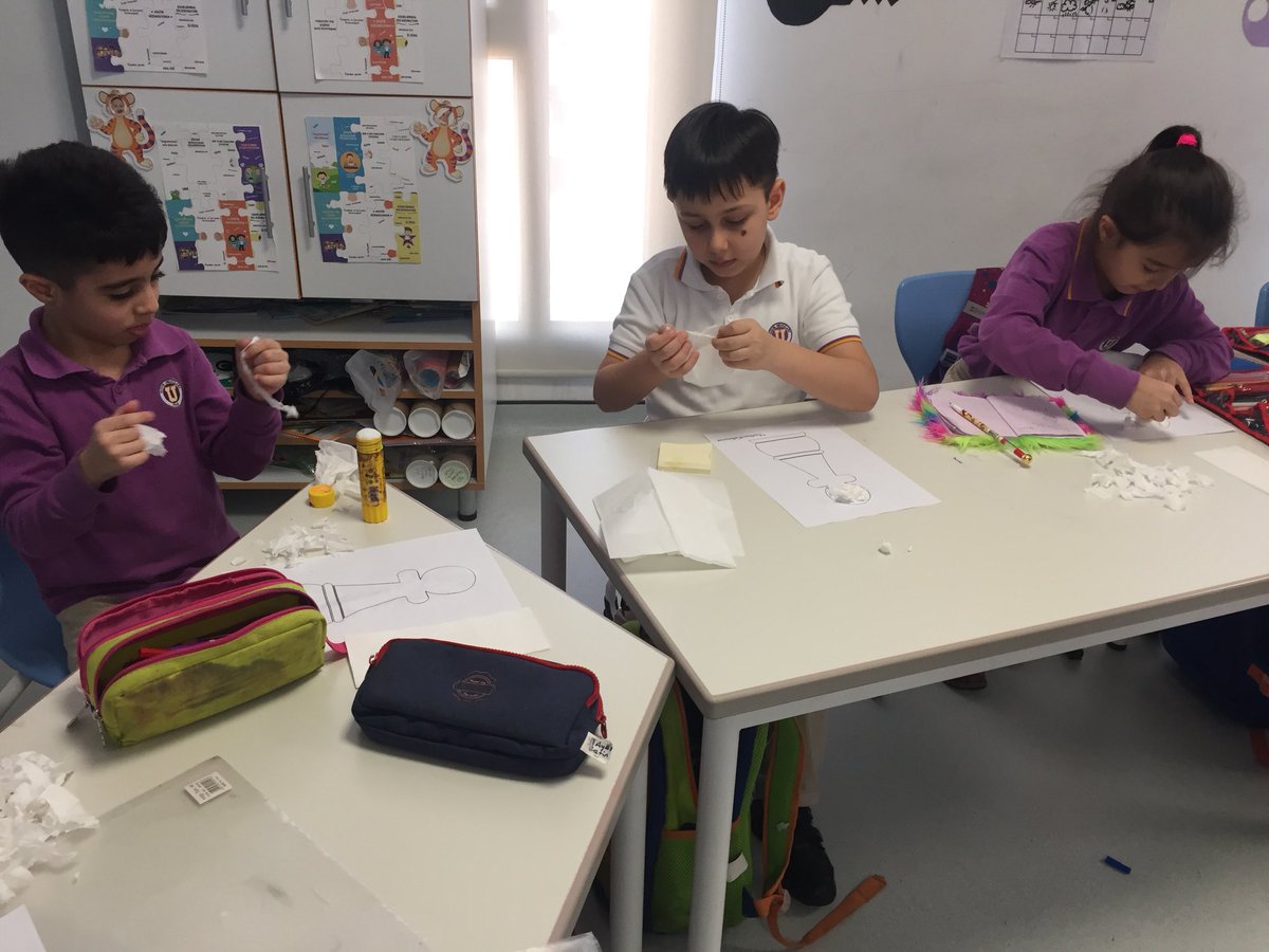 kurtkoyugureng's tweet photo. Making posters for our “Chess Alive” project with the 1st graders 🐯 https://t.co/b85uXVmucW