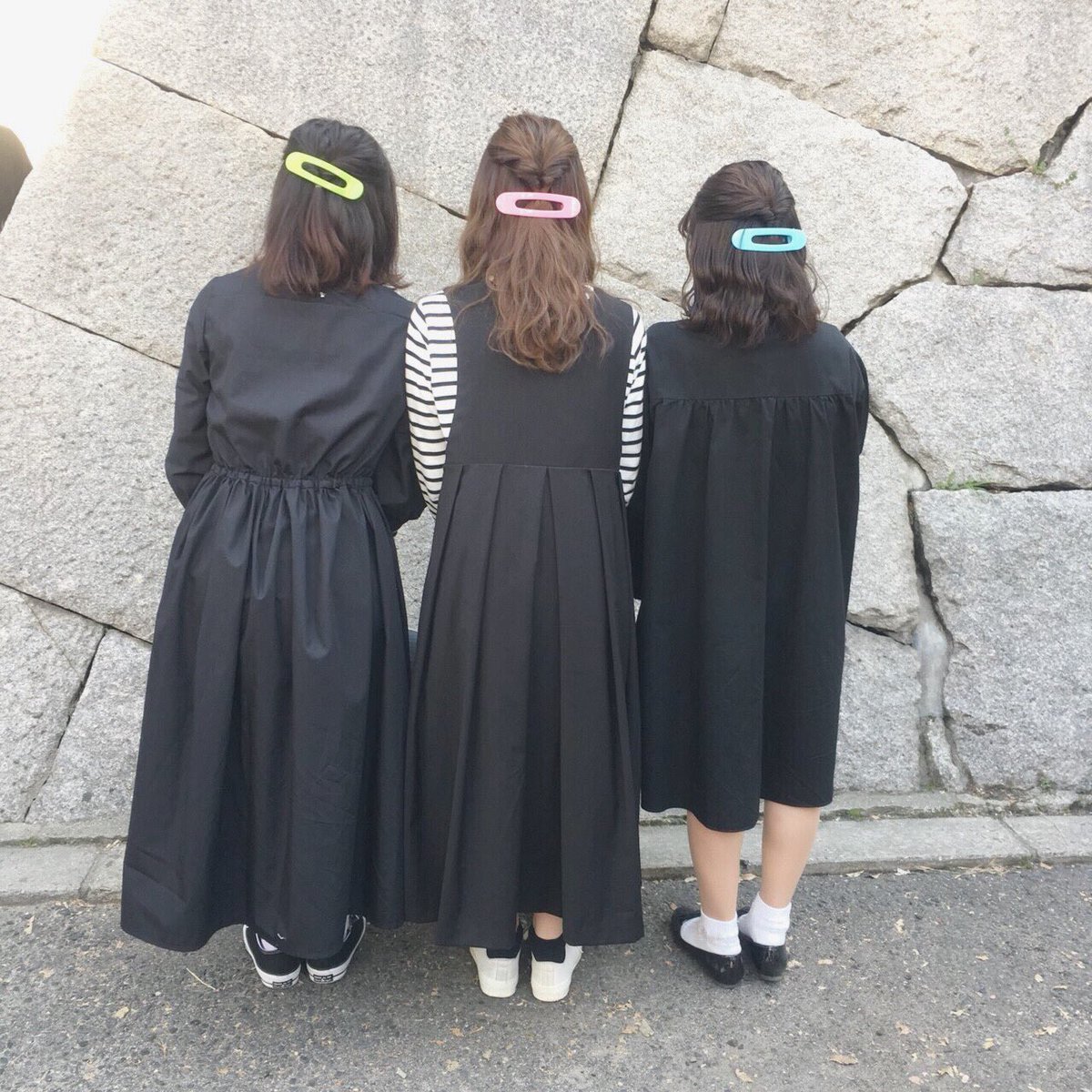 __hn__e's tweet photo. westival osaka 💐
ホワイトの次は ブラックコーデ ！ バラバラなのがまたいいってことにしといて クリップだけ おそろだよ ♡ さんにんってさいこうやなー！３人で決まってた現場全部終わってしまって 抜け殻や 、、🤕 https://t.co/AwJyubkiF2