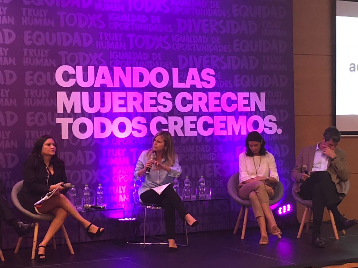 ComunidadMujer's tweet photo. #GettingtoEqual2018 "Debemos cuidar no seguir estereotipando el aporte de las mujeres al liderazgo. Es clave que alta dirección no tema explicitar su compromiso con #IgualdadDeGenero. El abordaje para el cambio en organizaciones debe ser integral" @ale_sepulvedap @Accenture_CL https://t.co/PCOhs0I8cl