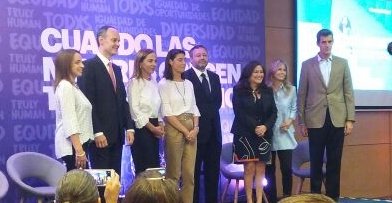 ENAMIChile's tweet photo. Gerente de Modernización de @ENAMIChile participa como panelista en entrega de resultados #GettingtoEqual2018 @Accenture_CL @CAP_CL @promocionachile @SoledadOnetto @ComunidadMujer https://t.co/23CCRqKRmX