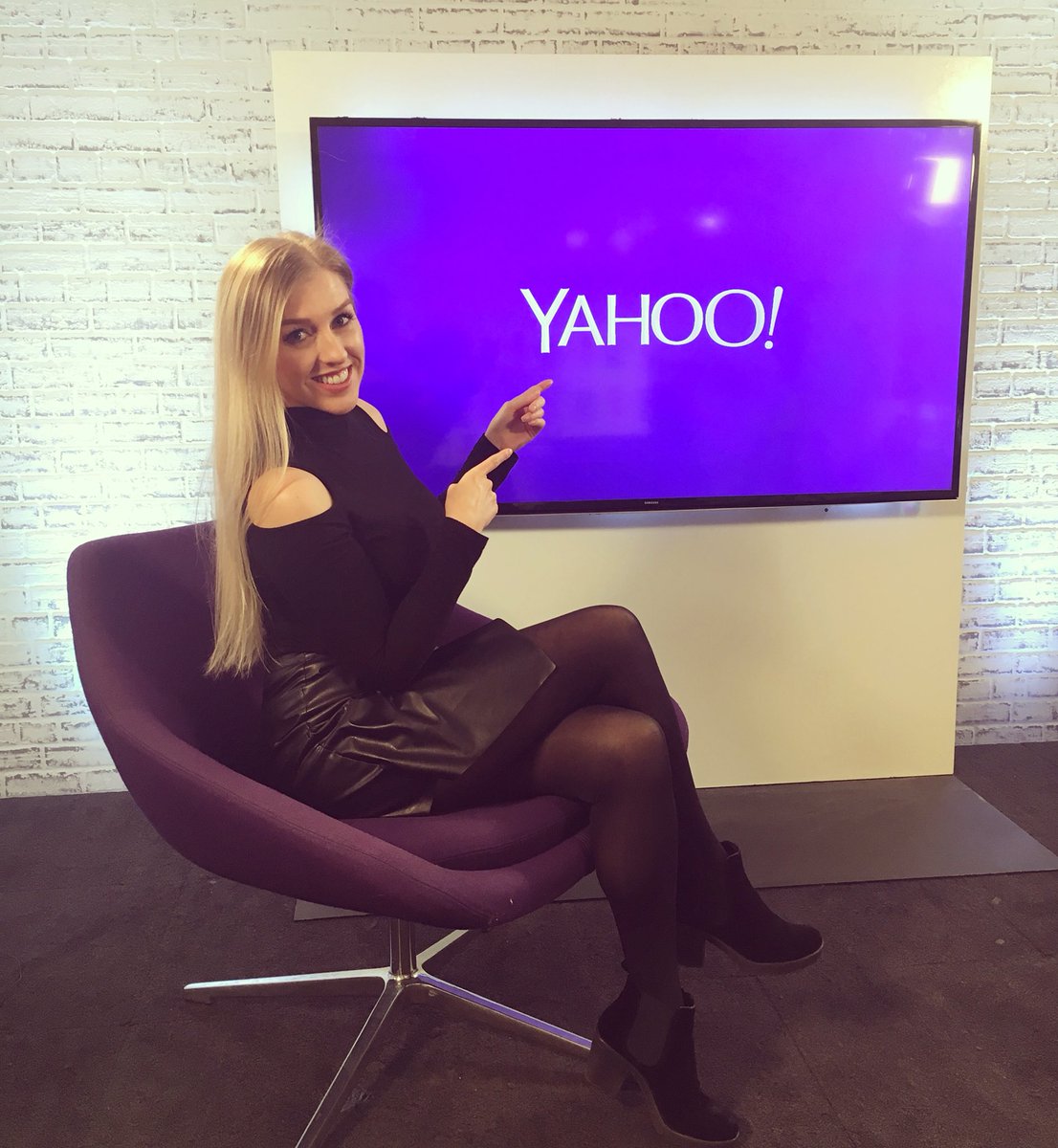 JadeMorrisMMA's tweet photo. Who’s ready for another episode of #TheMMAMinute 🎤👊🏻 Tune into @YahooSportUK at 6pm I will be talking all things #UFCLiverpool &amp; #CW92 https://t.co/aY2frV8N4k