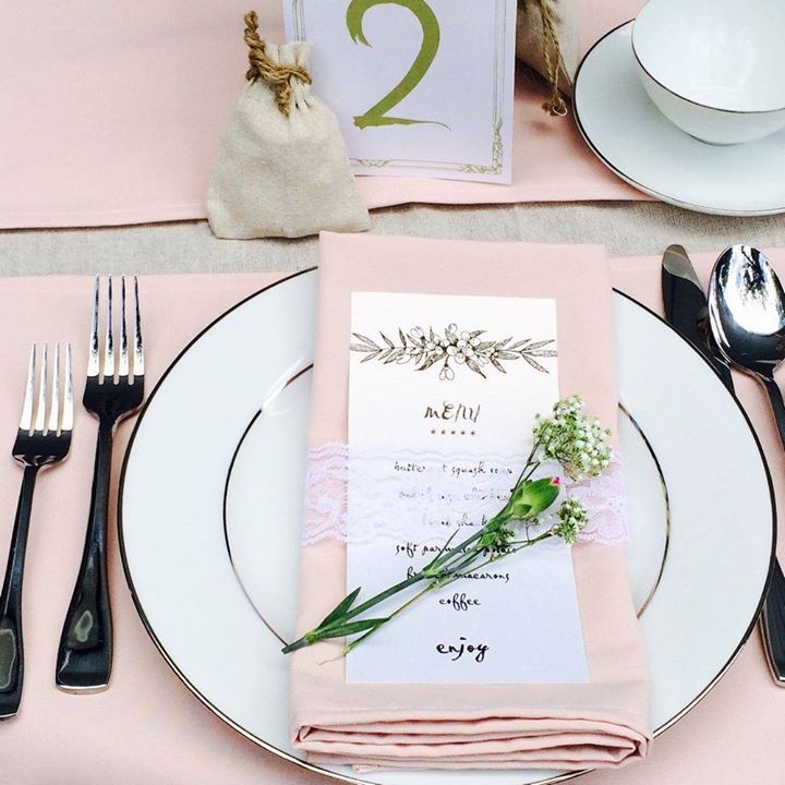 BurlapAndSilk's tweet photo. A sweet and chic ensemble that is brimming with subtle floral vibes and blush wedding perfection. https://t.co/K4cc0roSTF #clothnapkins #weddinginspiration #weddings #blushnapkins https://t.co/fOgr5GEVn6 https://t.co/1soB6lxJHc