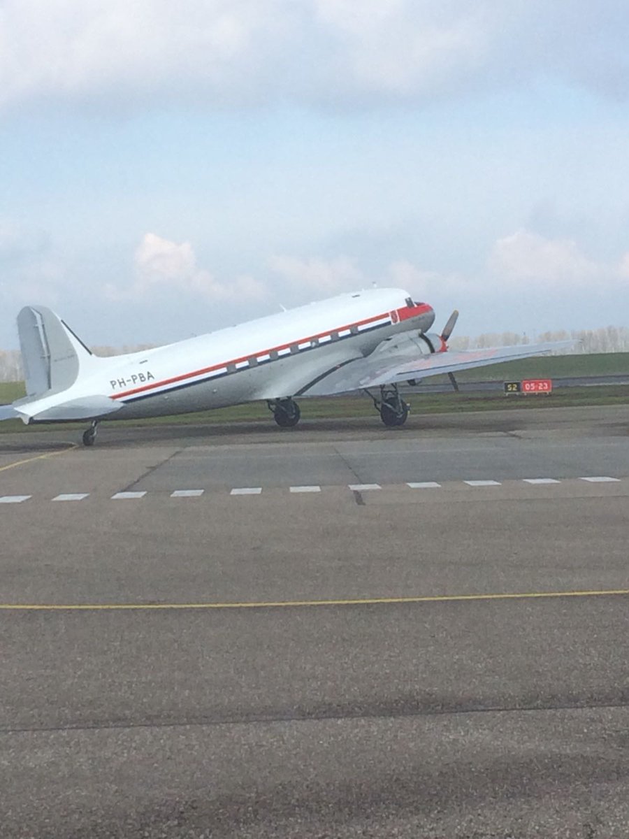 DDAclassicair's tweet photo. @OmroepFlevoland noemt het een historische dag: de eerste officiële  passagiersvlucht van 2018 met onze DC-3 #dakota in de hoofdrol. Een interview met #DDA voorzitter Feije Jaski en live verslag  van het vertrek van onze #PBA https://t.co/Xyz2IlsMh5 https://t.co/MKTBms8Ptu