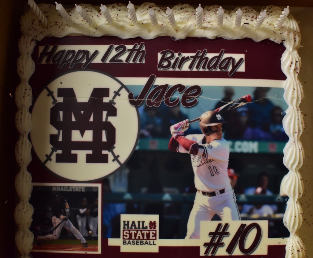 mbbrown0176's tweet photo. Wrapped this birthday in maroon and white #ihaveafan @GRIDsquad https://t.co/vMov4fVRdT