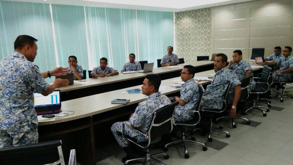 kdptldm's tweet photo. "Future Structure, Developing Skilled Human Capital”. Perbincangan Pemantapan Latihan Kemasukan Khas  Pengambilan Juruteknik TLDM Demi Kesiagaan Jentera Armada. 28 - 29 Mac 18.

#15to5
#LLPCareerCourse

@tldm_rasmi @MPPL_TLDM @mykamarul @rusliramli544 @fmyeor @jamaludinsairi https://t.co/nEaHJ8yvWM