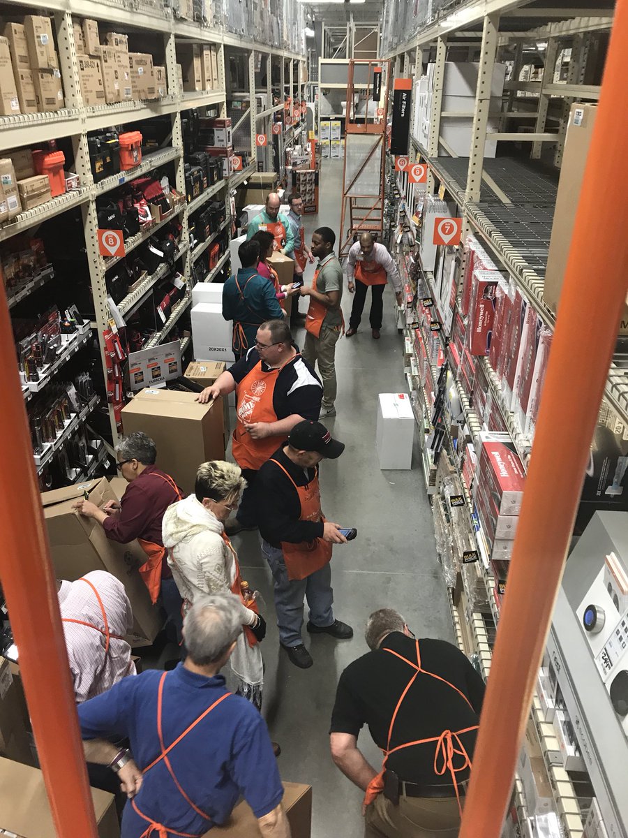 MelindaCounts's tweet photo. DH team in @THD4121 making sure In-Stock 1-2-3 looks good in the filter aisle! #DrivingHVAC #LeadsInSalesWin #D95ROCKS @tmccarthy095 @CornelyHD https://t.co/juwOpZJIJf