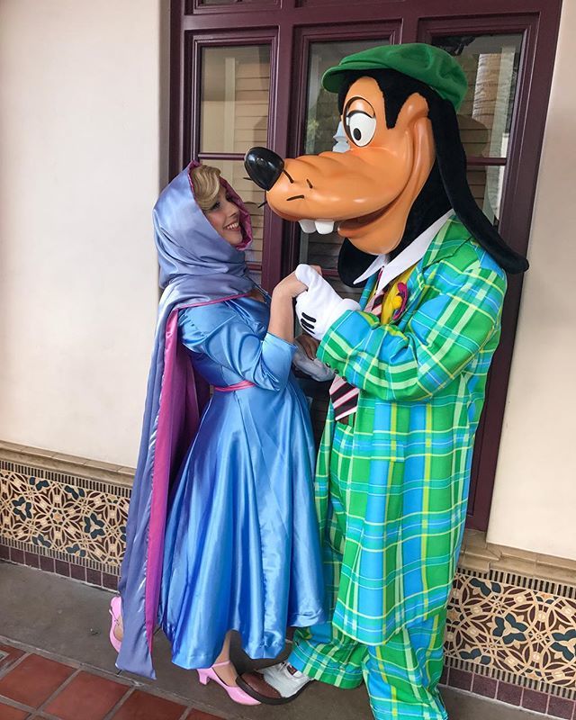 ThatPrincessGrl's tweet photo. Goofy has been my boyfriend for almost five years. That’s the most serious relationship I’ve ever been in.
Hmm, maybe “serious” is the wrong word.
.
#disneyland #goofy #dapperday #goofyismyboyfriend #fairygodmother #dapperbound #disneylove https://t.co/eo6bjvZkZh https://t.co/vVRJkFTEvA