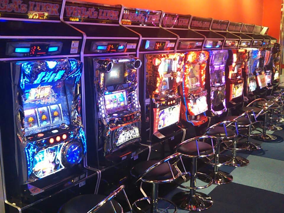 2階の上がり口には大型メダル落としゲームのフォーチュントリニティが