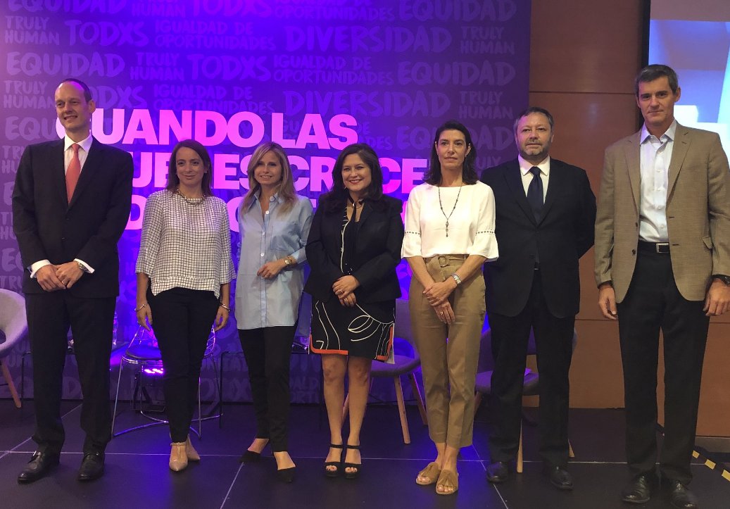 ENAMIChile's tweet photo. #GettingtoEqual2018 El Compromiso de la alta dirección es fundamental para lograr la #IgualdadDeGenero. @ENAMIChile @mariaelenasanz @CAP_CL @ale_sepulvedap @Accenture_CL @ComunidadMujer @SoledadOnetto @jceichholz @ale_sepulvedap https://t.co/LOVfvuYwnj