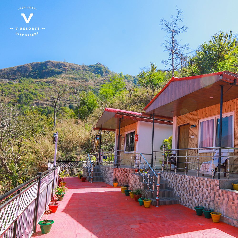 VResortsChain's tweet image. If you could wake up to the view of a river flowing through hills! If you could bathe under waterfalls! You know what? Mussoorie is only 7 hours away from Delhi. Head to V Resorts BRV Mussoorie. goo.gl/KD9Kj9
#LongWeekendAlert #GetLost #TravelWithV