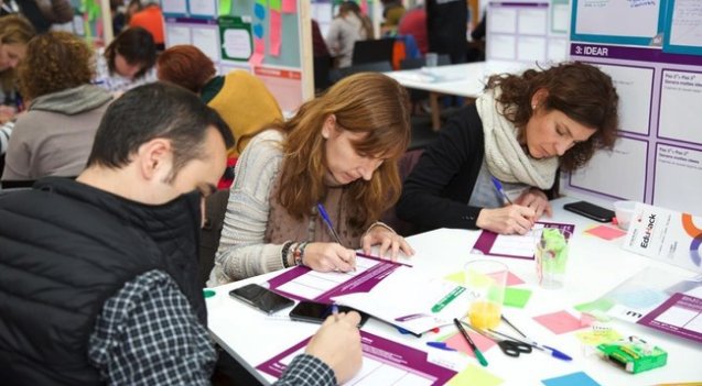 mSchools_MWC's tweet photo. Una proposta de docents de #mSchoolsEduHack per crear vincles entre escoles i instituts. Com? Amb apps! Els alumnes de 4t d'ESO crearan aplicacions sobre les assignatures de les escoles: https://t.co/3ca9ESSdNe https://t.co/m72vqPEsl7