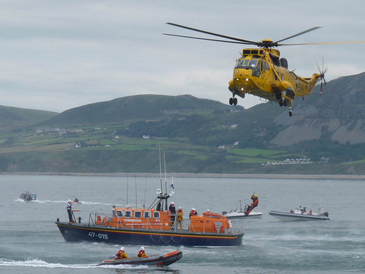 LifeboatInFocus's tweet photo. Throwback Thursday #Tbt image this week. #RNLI #Porthdinllaen #Tyneclass #lifeboat on exercise with #Seaking from RAF Valley @RNLIJohnDSpicer #helicopter https://t.co/SoFd3EQxb0