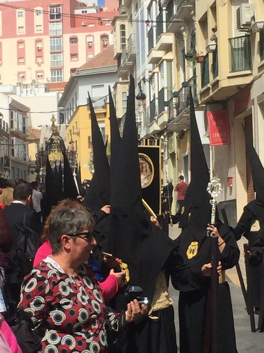 SS_Malaga2015's tweet photo. Nazareno con movil y acaban de salir que verguenza @Cunaocofrade @cofrademedieval https://t.co/DlxxoKW6uP