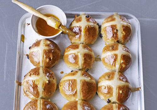 bbcgoodfood's tweet photo. The brilliant @lulugrimes is on various radio 📻 stations #representing for the next couple of hours and talking all things #hotcrossbuns. And here are 8 things you’ve (probably!) never done with our favourite Easter treat: https://t.co/x0nKBJUscN https://t.co/LE8dmTwCaG