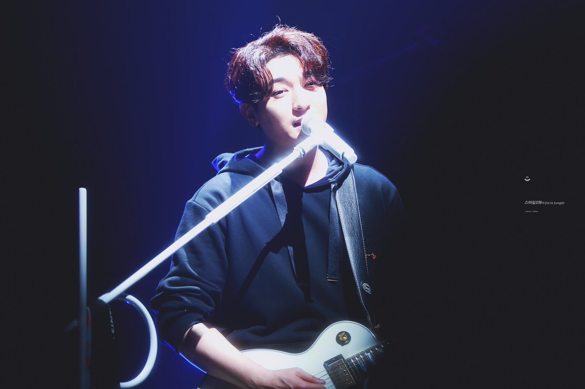smiJing's tweet photo. 180304 EVERY DAY6 FINALE CONCERT

No better time for your shine,
you’re a star,
My Star🌌

#데이식스 #DAY6 #성진 #Sungjin https://t.co/cBYX7gXPkt
