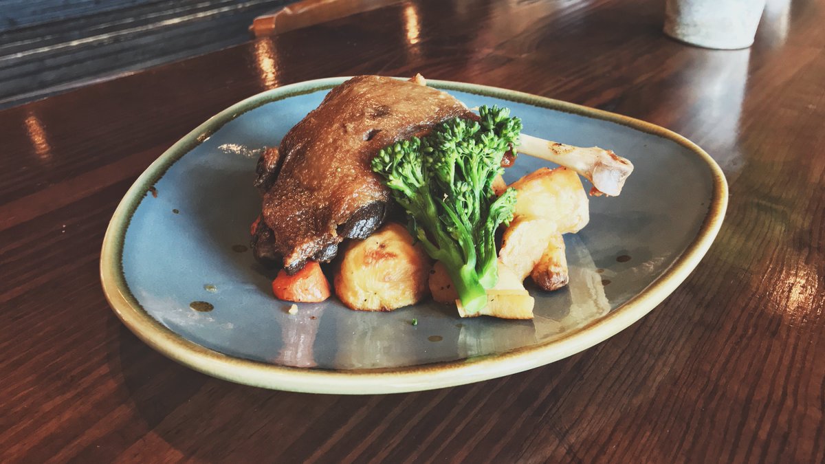 Today's special is a good one! Confit Duck leg with roast vegetables 😍 Get it while you can 😋
#Foodies #Edinburgh #edinburghfoodie #leith #duck #veggies