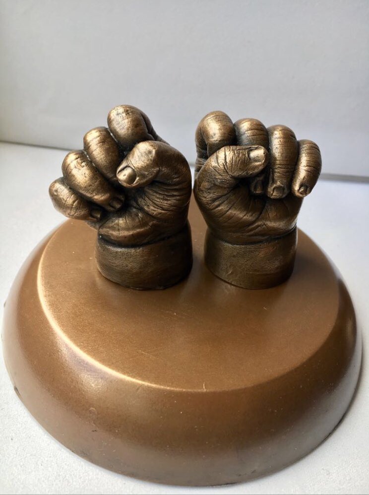 feet1stcastings's tweet photo. Super cute bronze resin hands. #handsofinstagram https://t.co/qU59fRjXRZ