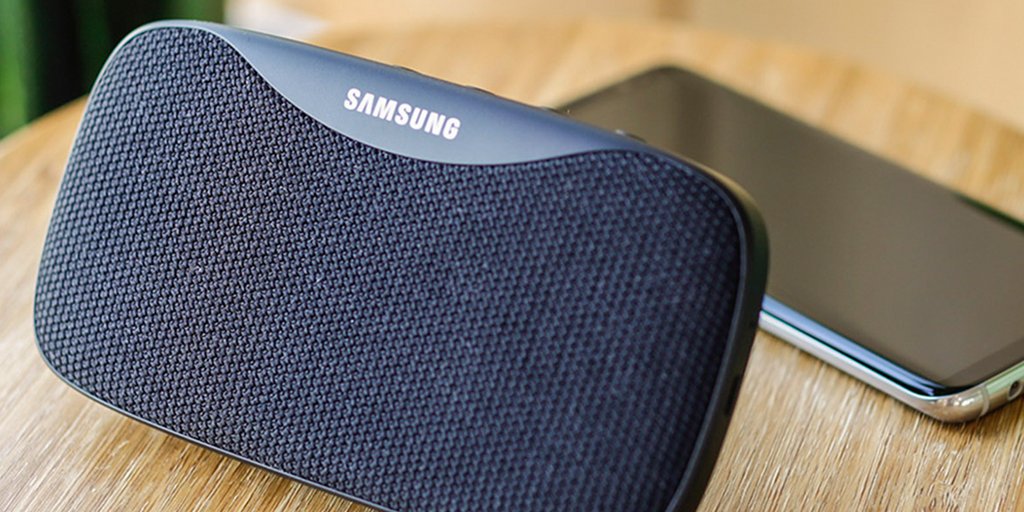 SamsungCRBN's tweet photo. High-quality sound that goes wherever you go #LevelBoxSlim, small and comfortable to transport! #RT if you want it or ❤️ if you already have it. https://t.co/3CdjWhPq7P