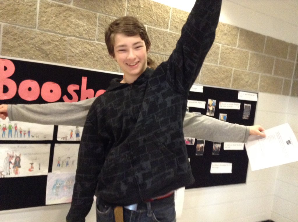 MmePartridge's tweet photo. Nord, sud, est, ouest! Une photo créative pour la chasse au trésor. North, south, east, west! A creative photo for the scavenger hunt. #fsl #fridayfunday #fakefriday @RedLakeMadsenPS https://t.co/jwSrrgjDXU