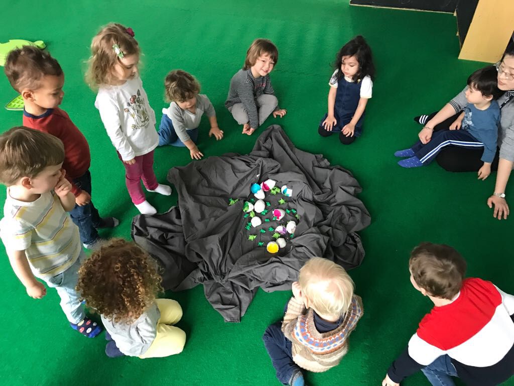 NAISNY's tweet photo. The 2s excitedly arrived at school to find out the turtle eggs had hatched. It was our mission to help the baby turtles to safely get to the ocean! #IEYC #oceantreasures #2sProgram https://t.co/xKH4pPxfA4