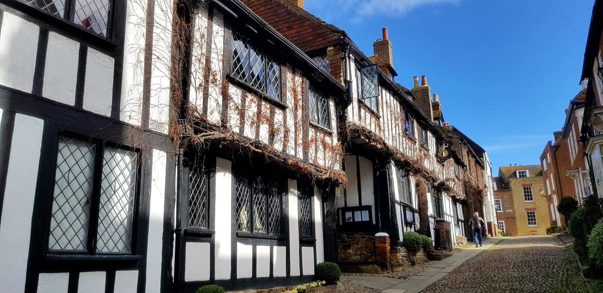 CloudNineHols's tweet photo. Our passengers have been enjoying these lovely #BlueSkies down in #Eastbourne and #Rye this week!
We hope you've all had a wonderful time!
Thank you #DriverDale for the images!☀️🚍
#CoachHolidays #Northampton #SouthCoast @VisitEastbourne https://t.co/IAOrd7wlyn