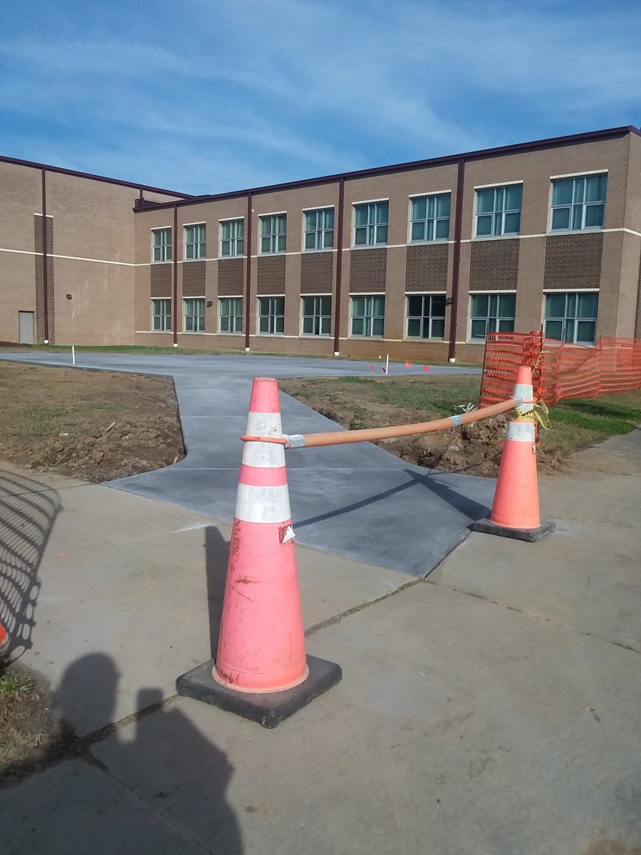DarkHorseDoc's tweet photo. Great progress being made on the "DarkHorse Picnic Place" which is inspired by #13 Andrew Warren Clinton High Class of 2017. @Jwcoleman5, a big #DarkHorse Thank You to our benefactors for making this happen. https://t.co/UvNfGGKx0o