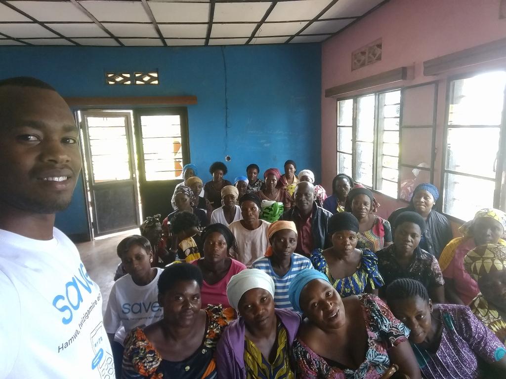 SaveApp_HQ's tweet photo. #JyimbereMubyeyi from @RusiziDistrict was the most dynamic and fun #SavingGroup thus far! Member were able to deposit their savings through #TigoCash and #MobileMoney The journey continues #AllTogether #RwOT https://t.co/VDmmBPd1jF