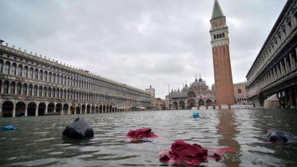 wwwmeteoit's tweet photo. "Allarme acqua alta", gli albergatori di Venezia furibondi per le previsioni dei siti meteoterroristici a causa delle numerose disdette https://t.co/2KAoehp2DY https://t.co/K2ESbRAREf