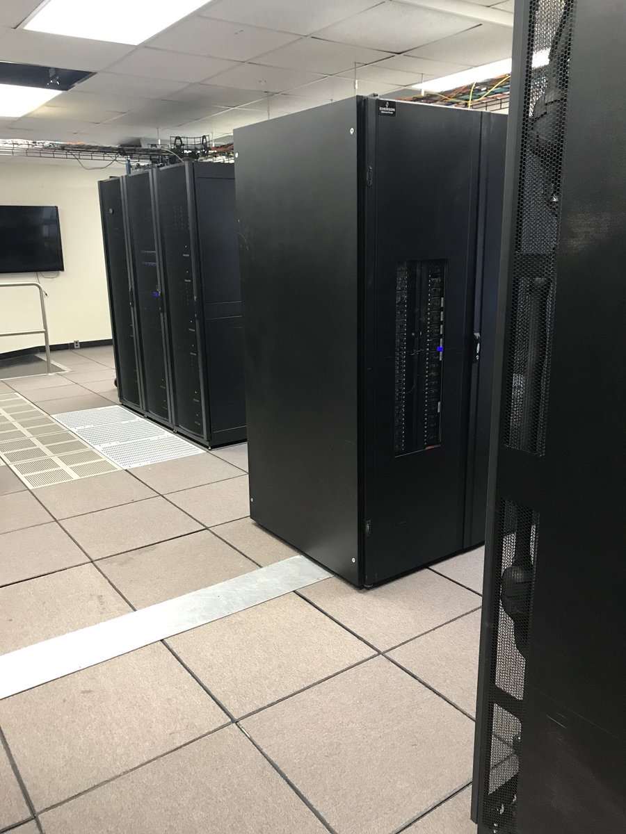 Ms_DeGraw's tweet photo. Exploring the super computer at MSU! #supercomputer https://t.co/INkqKmEs7p
