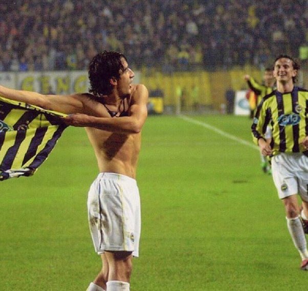 serhatakin81's tweet photo. #tbt eski güzel günler. 🐂 Yenileri de çok yakında gelecek... ⚽️ 🏆

#AliKoçBaşkanOlacakGüneşDoğacak
#Fenerbahçe #KadıköyBoğası https://t.co/2dhfODLTyA