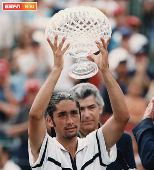 ESPNtenis's tweet photo. #TBTTenis #Tenis Un 29 de Marzo pero de 1998, Marcelo "Chino" Ríos, conquistaba #Miami venciendo nada más y nada menos que a Andre #Agassi, convirtiéndose al día siguiente en el primer latinoamericano en ser Nº1 del ranking mundial de la ATP. #TENISxESPN 🇨🇱🎾 https://t.co/ulc6QNEGz5