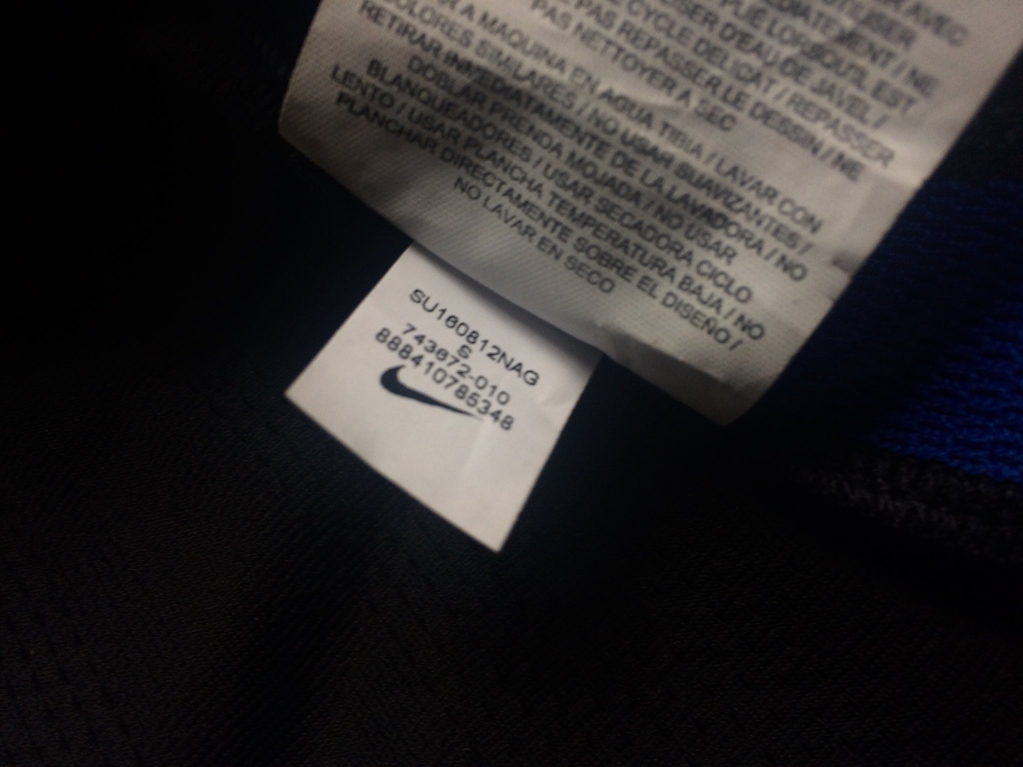 Paquete o empaquetar Correa blanco lechoso Todo Sobre Camisetas on Twitter: "@MLNDesigns @GusCamisetas @javipaleari  @LaCasacaBlog En el caso de Nike, la etiqueta que buscas está sobre el  costado. El código de producto es el que sale bajo la