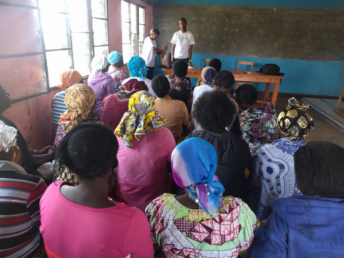 SaveApp_HQ's tweet photo. #JyimbereMubyeyi from @RusiziDistrict was the most dynamic and fun #SavingGroup thus far! Member were able to deposit their savings through #TigoCash and #MobileMoney The journey continues #AllTogether #RwOT https://t.co/VDmmBPd1jF