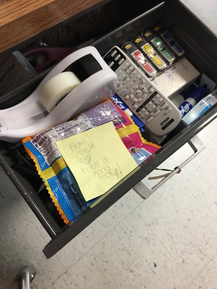 sumnerlhs's tweet photo. I opened my desk to this!!! #bestjobever #lhsgenerals https://t.co/QVlLXcO9cS