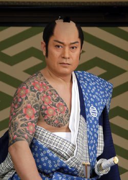 アマビエまゆ على تويتر 一日一韮 さくらの日 の3月27日に投稿できなかった ザッガイ を載せます 一見すると桜とは無関係のようですが 実は 桜 吹雪の入れ墨でお馴染みの遠山の金さんの片肌をイメージしたデザインなんです アマビエまゆ على تويتر 一日一韮 さくらの日 の3月27日に投稿できなかった ザッガイ を載せます 一見すると桜とは無関係のようですが 実は 桜 吹雪の入れ墨でお馴染みの遠山の金さんの片肌をイメージしたデザインなんです