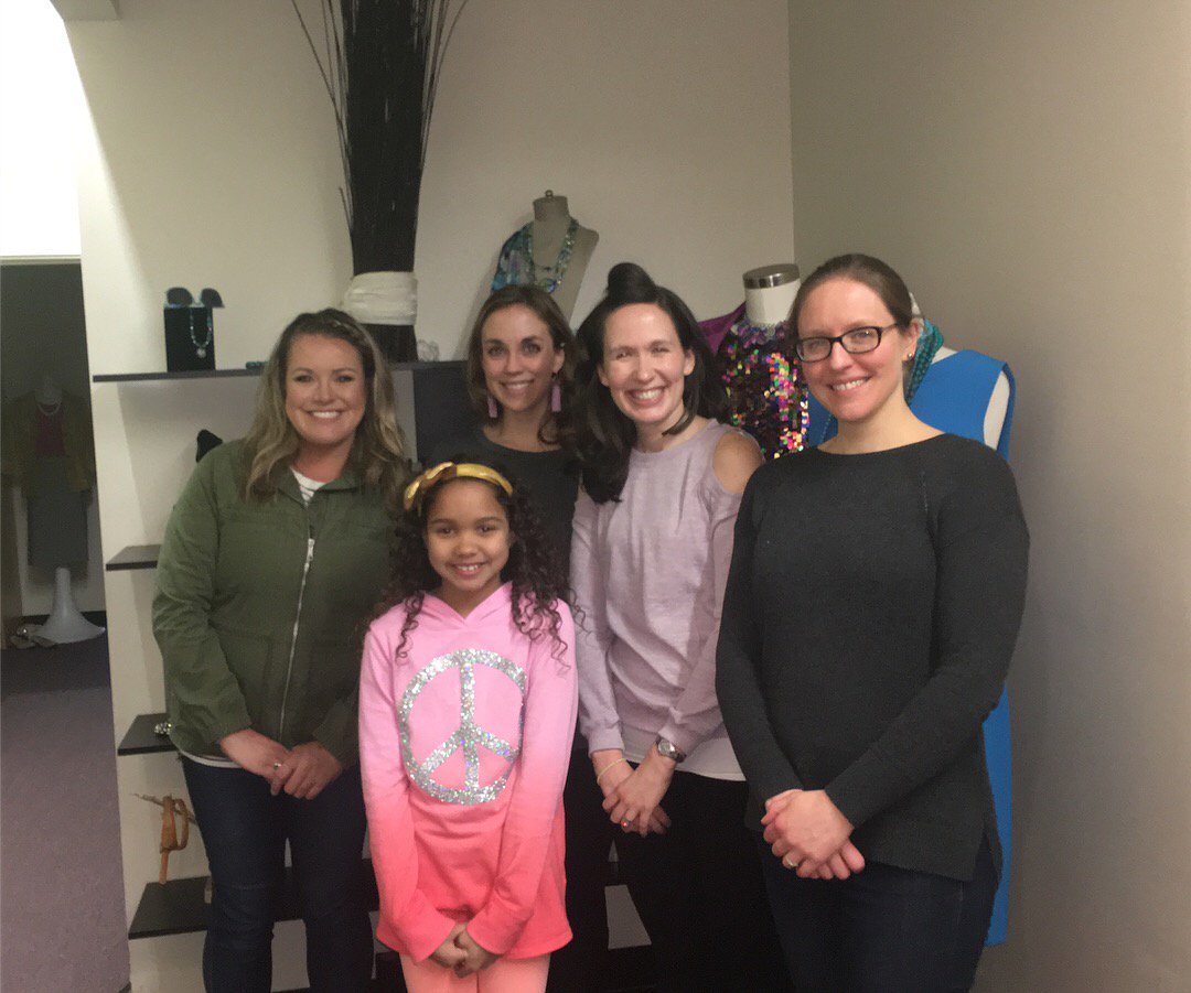 dfspgh's tweet photo. Special thanks to Liz Uhler &amp; her volunteer team for sharing their Saturday with us, beautifying the Allegheny Boutique by sorting &amp; organizing donations!! 😍💄👠👛👗#TBT #DFSPGH #EmpowerWomen #ClothingConnectionsConfidence #volunteering #Nonprofit #Pittsburgh https://t.co/l1ohOryHyu