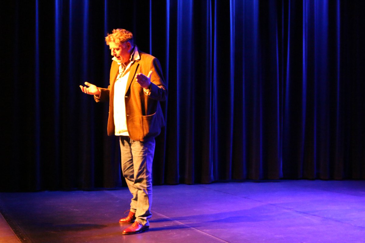 FSGN_Netwerk's tweet photo. Met dank aan @mvanversendaal van @9plus_training en @MapsTellNL een super inspirerende, motiverende en enthousiaste avond gehad in het Veur Theater. https://t.co/RMBp0GPpho