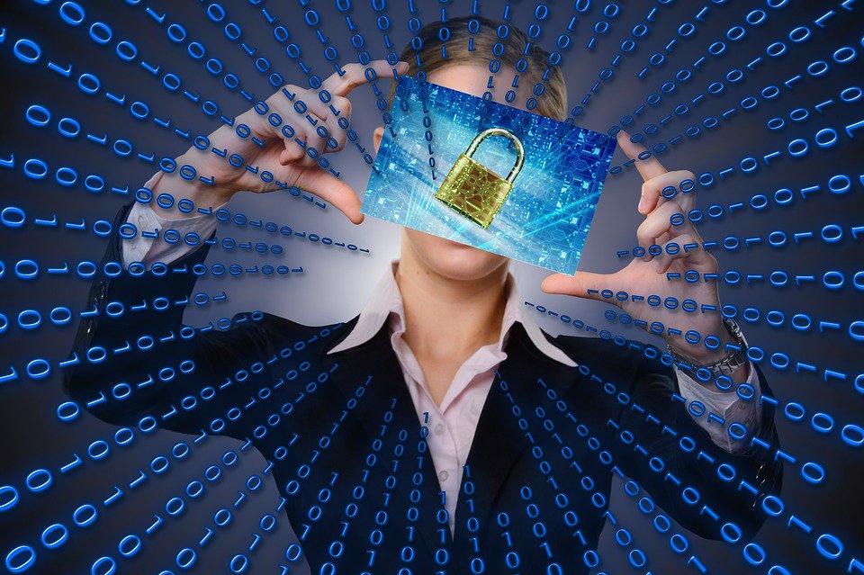 AmicheperlaRete's tweet photo. Diffondere online dati personali di qualcuno senza il suo consenso è una violazione della privacy. Se perpetuata allo scopo di angosciare, creare panico e causare allarme prende il nome di doxxing. È un abuso dal quale puoi difenderti. Chiedi di più qui https://t.co/Z2y0gwINjo https://t.co/m4AfyRkDym