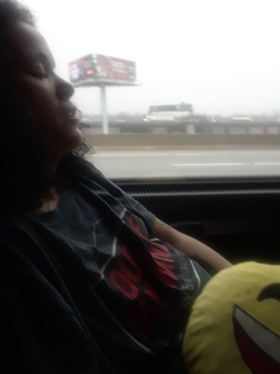 KinashMr's tweet photo. My mom is sleepy LOL it's a long bus ride we are like 20 mins from New York https://t.co/Hg3LhEZTwB