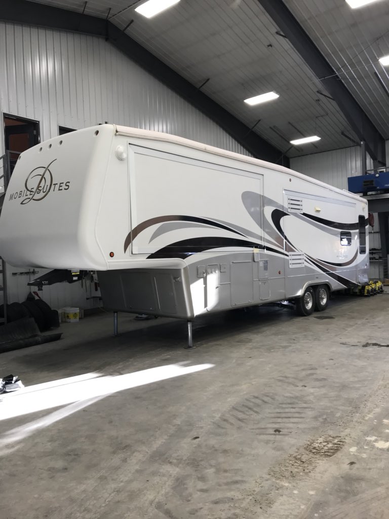 Brandon Kuznia tweet media