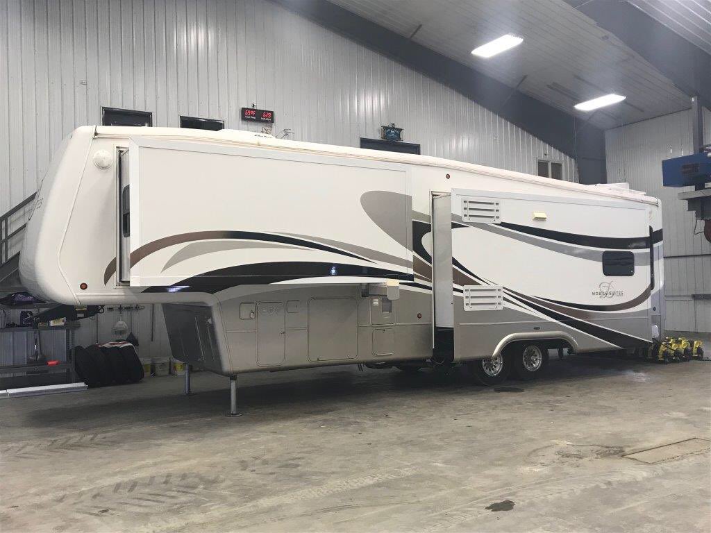 Brandon Kuznia tweet media